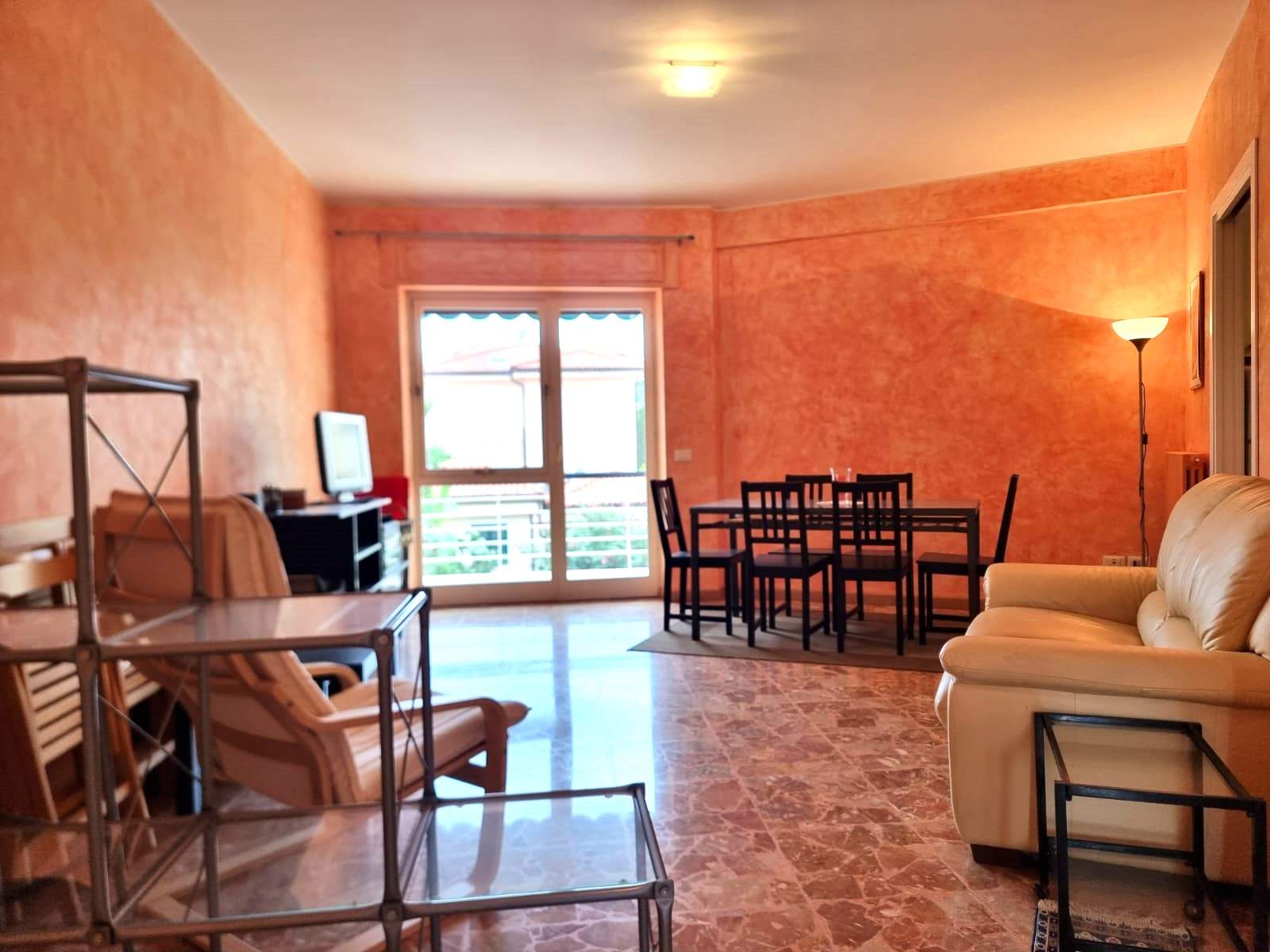 Sanremo, Trilocale ristrutturato con vista mare in zona Foce, via Padre Semeria