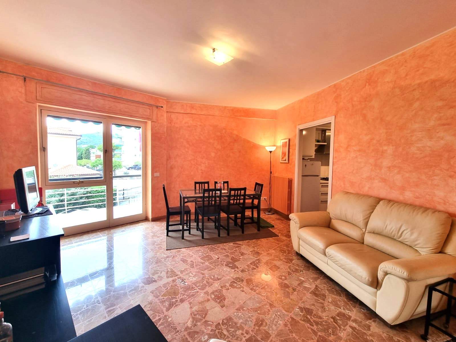 Sanremo, Trilocale ristrutturato con vista mare in zona Foce, via Padre Semeria