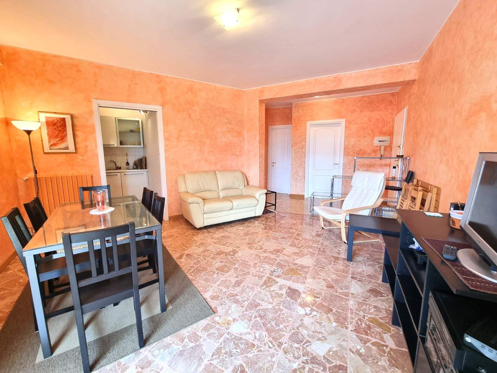 Sanremo, Trilocale ristrutturato con vista mare in zona Foce, via Padre Semeria