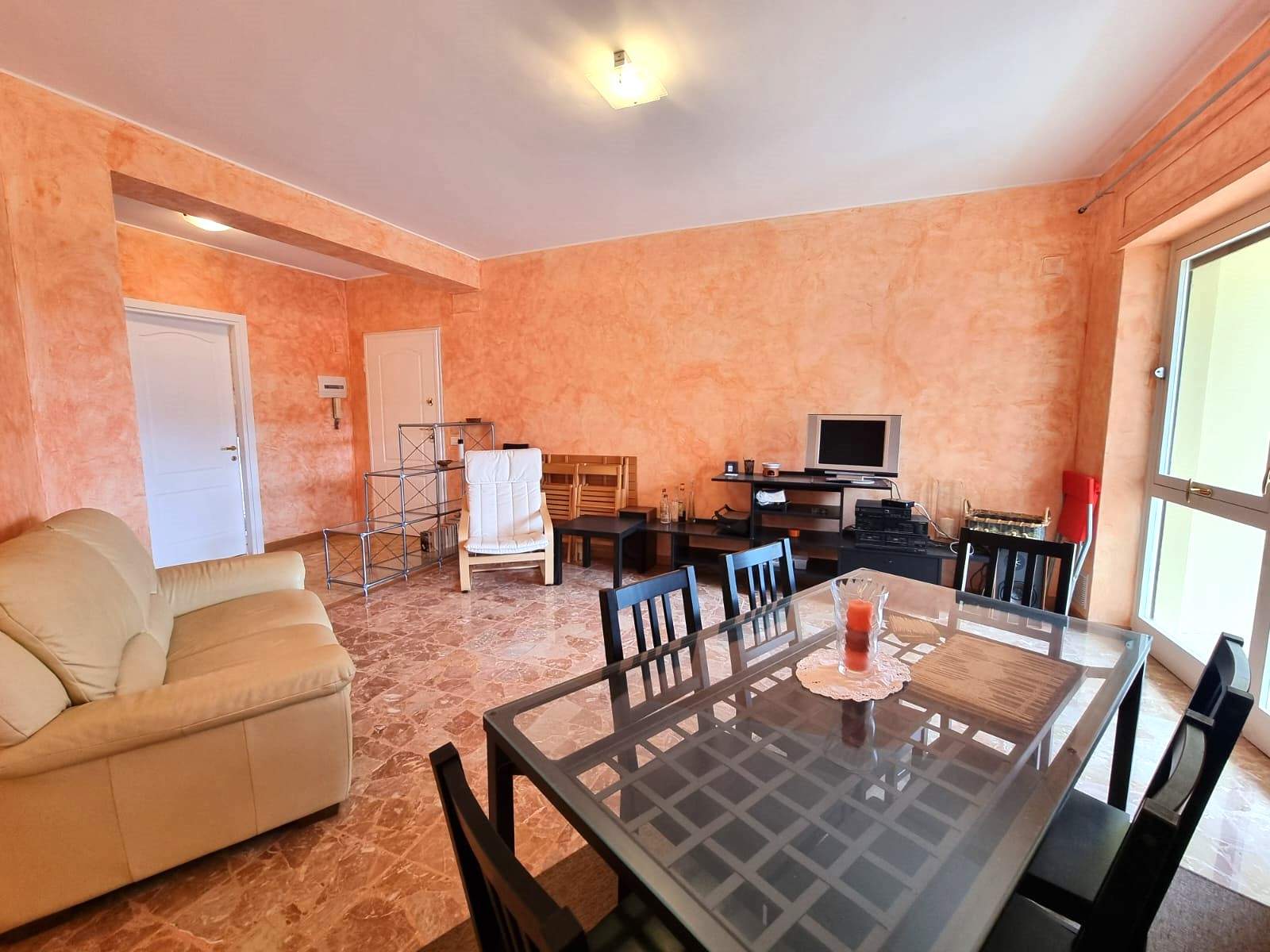 Sanremo, Trilocale ristrutturato con vista mare in zona Foce, via Padre Semeria