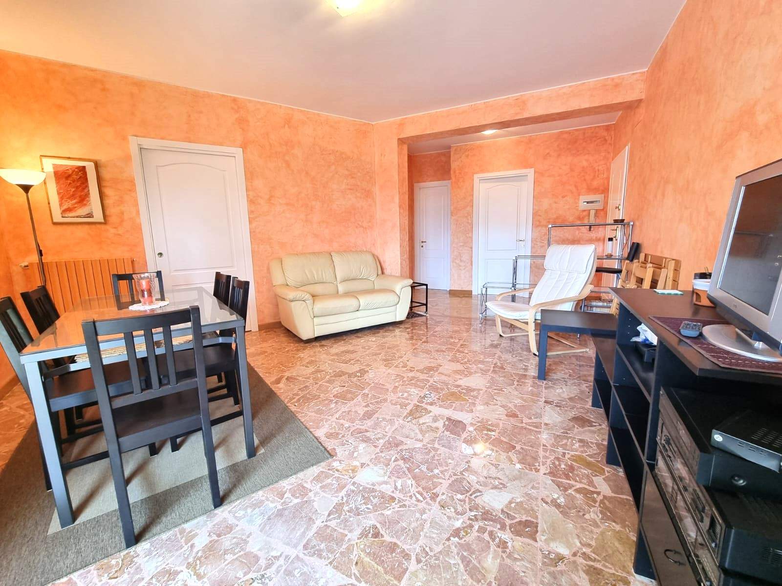 Sanremo, Trilocale ristrutturato con vista mare in zona Foce, via Padre Semeria
