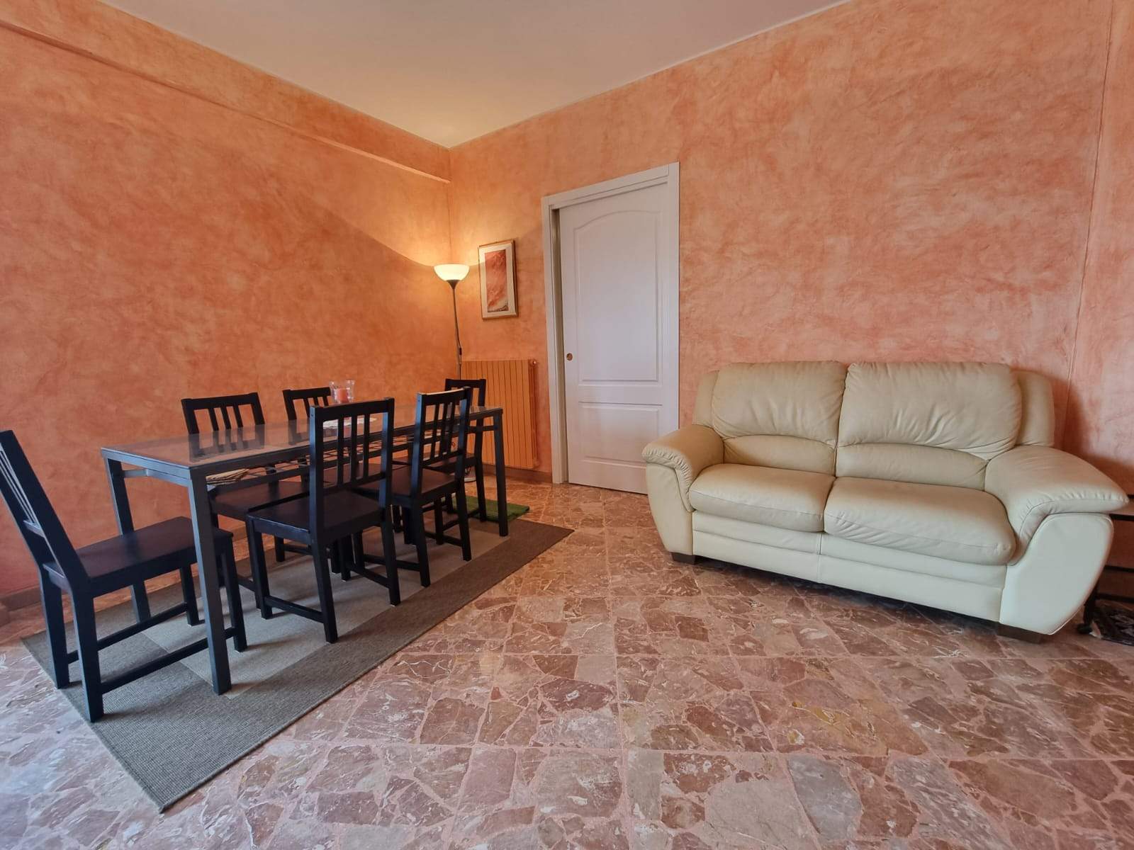 Sanremo, Trilocale ristrutturato con vista mare in zona Foce, via Padre Semeria