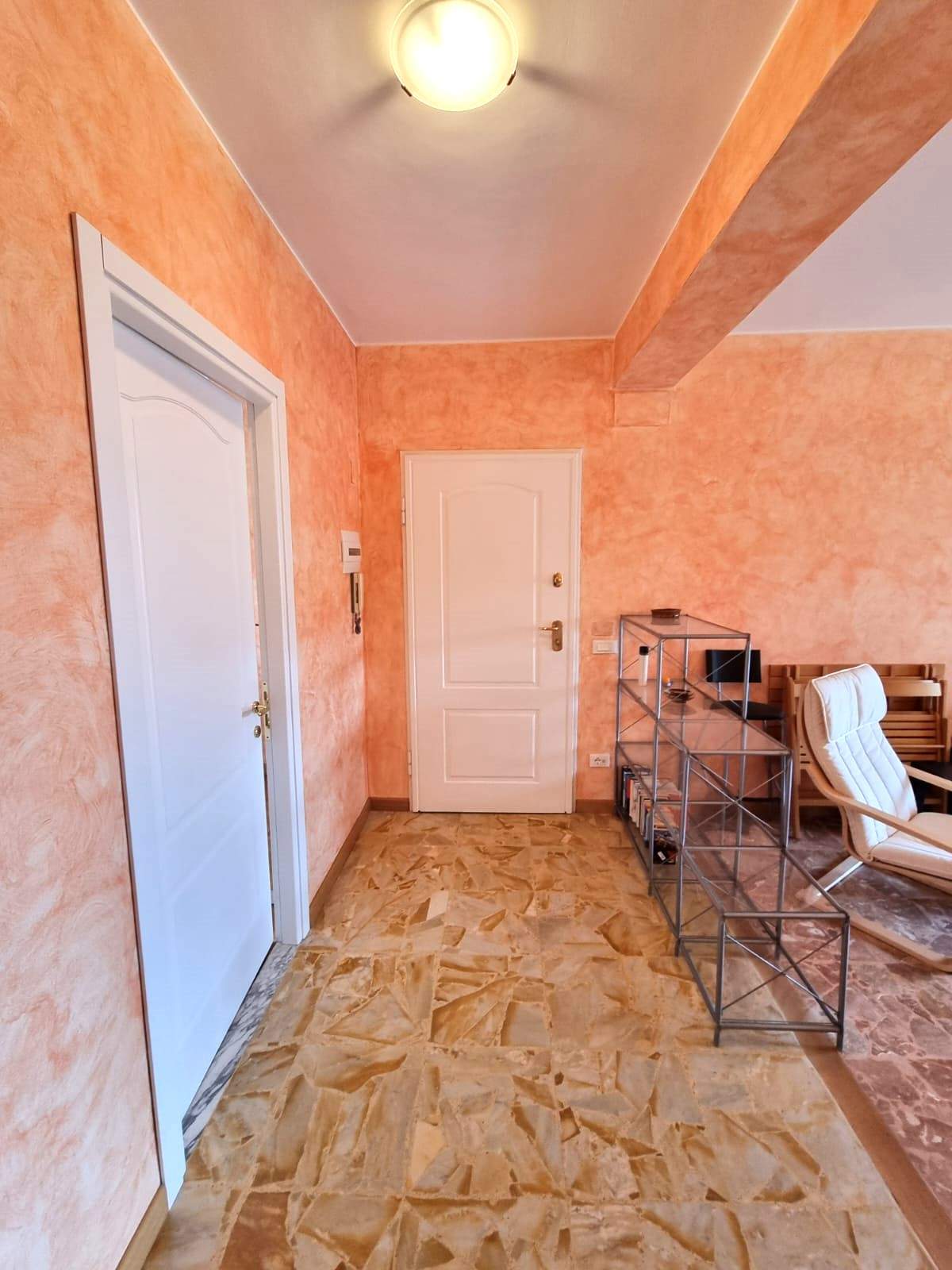 Sanremo, Trilocale ristrutturato con vista mare in zona Foce, via Padre Semeria