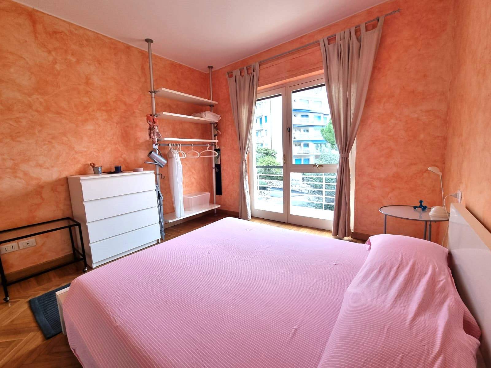 Sanremo, Trilocale ristrutturato con vista mare in zona Foce, via Padre Semeria