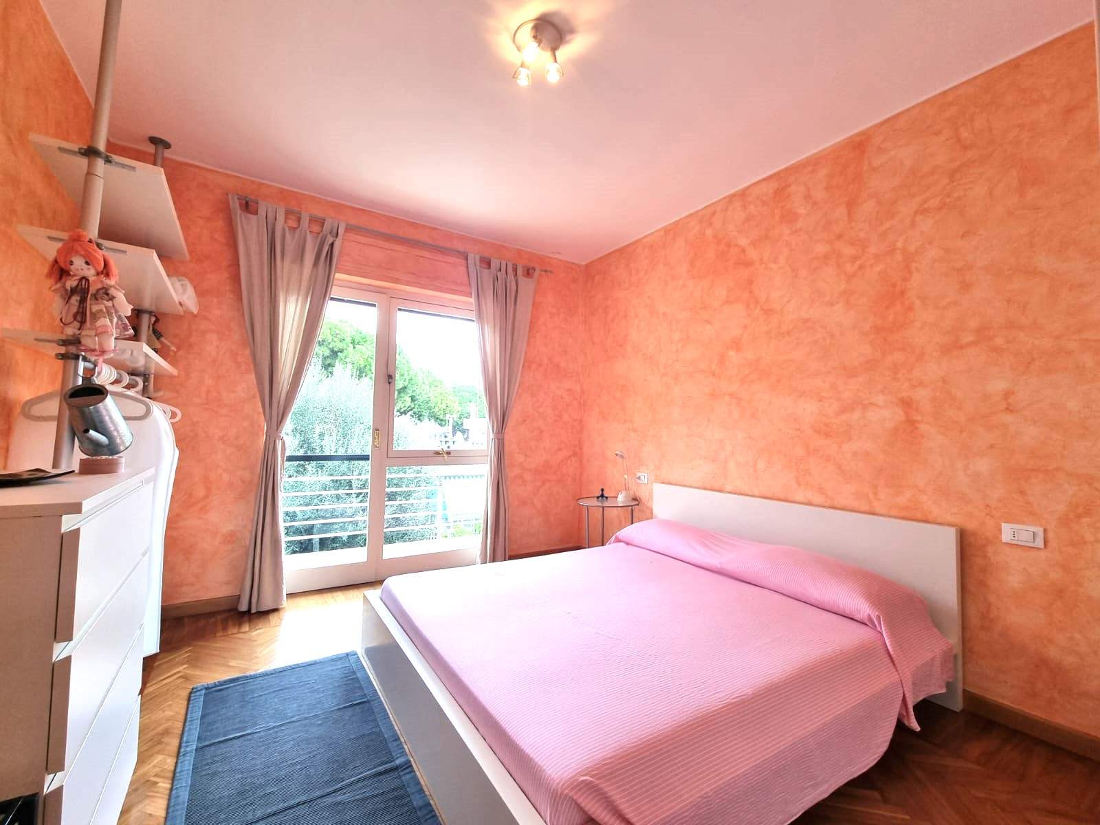 Sanremo, Trilocale ristrutturato con vista mare in zona Foce, via Padre Semeria