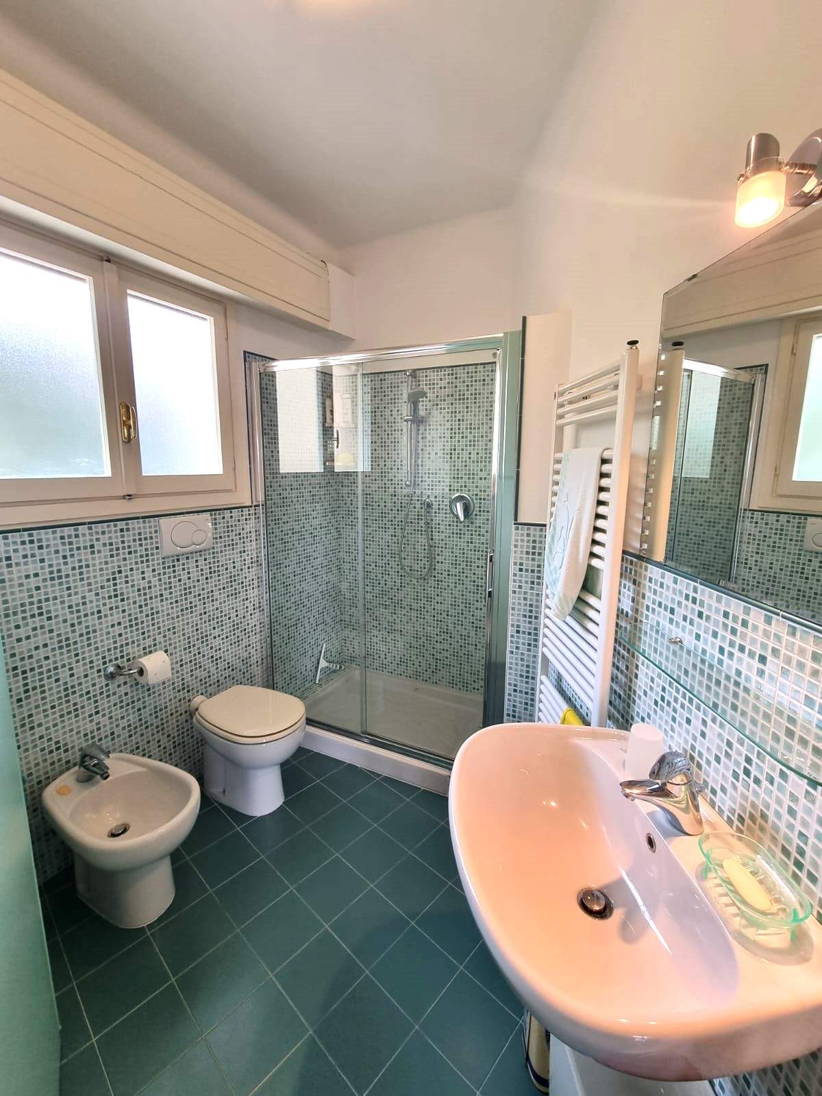 Sanremo, Trilocale ristrutturato con vista mare in zona Foce, via Padre Semeria
