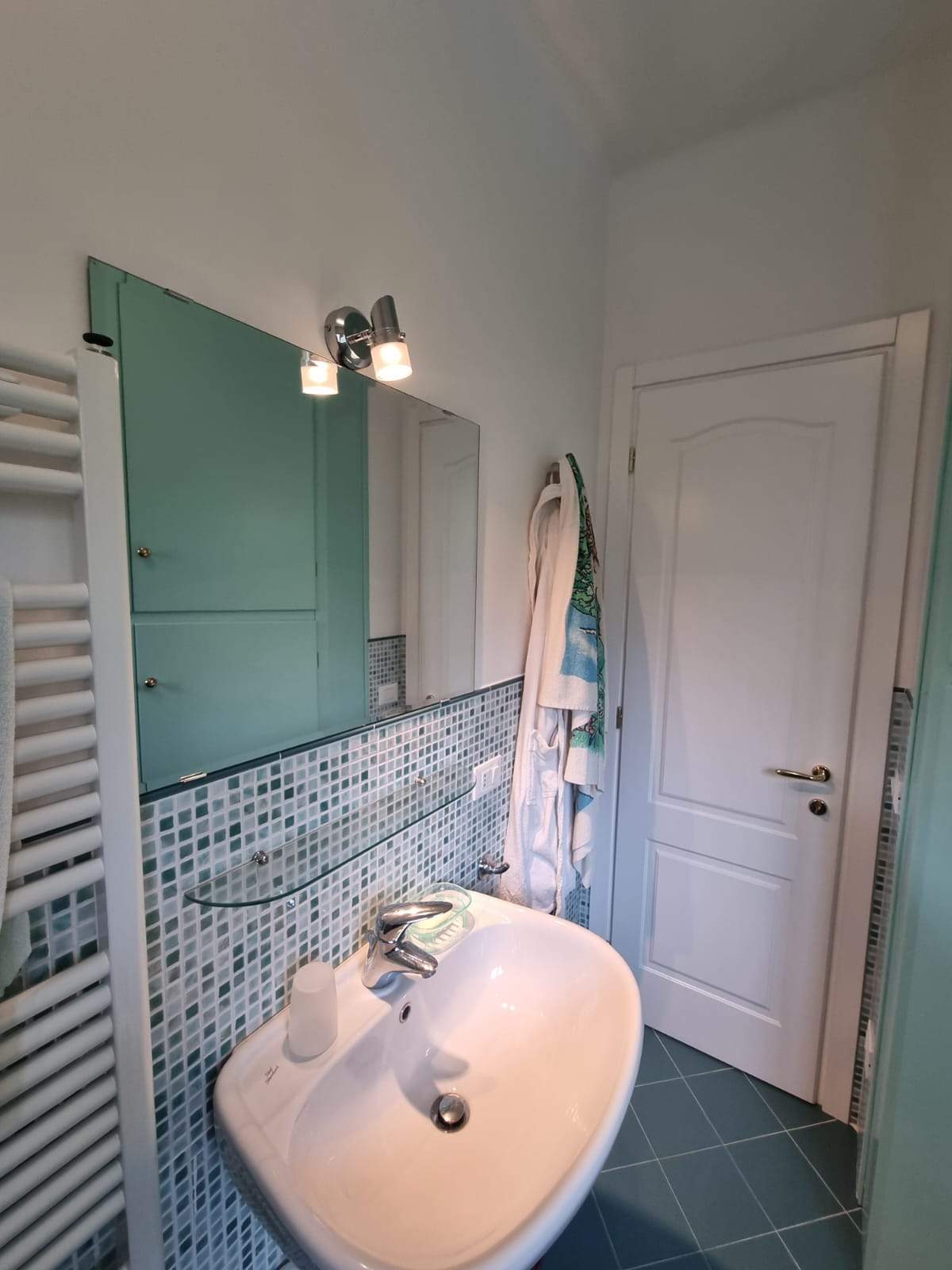 Sanremo, Trilocale ristrutturato con vista mare in zona Foce, via Padre Semeria