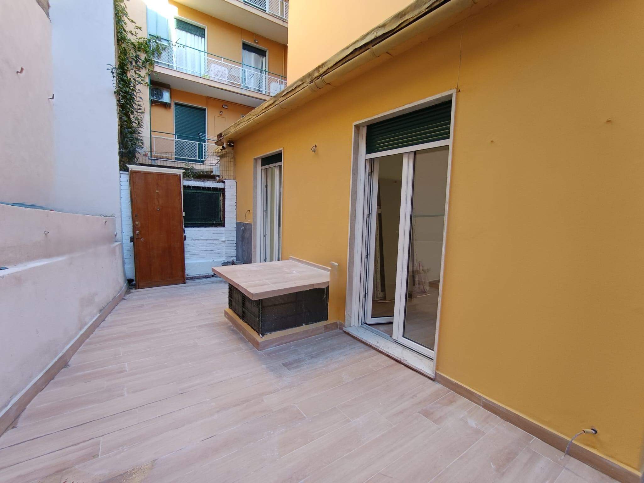 Sanremo, trilocale ristrutturato in Via Volta, a pochi metri da Corso Garibaldi. 