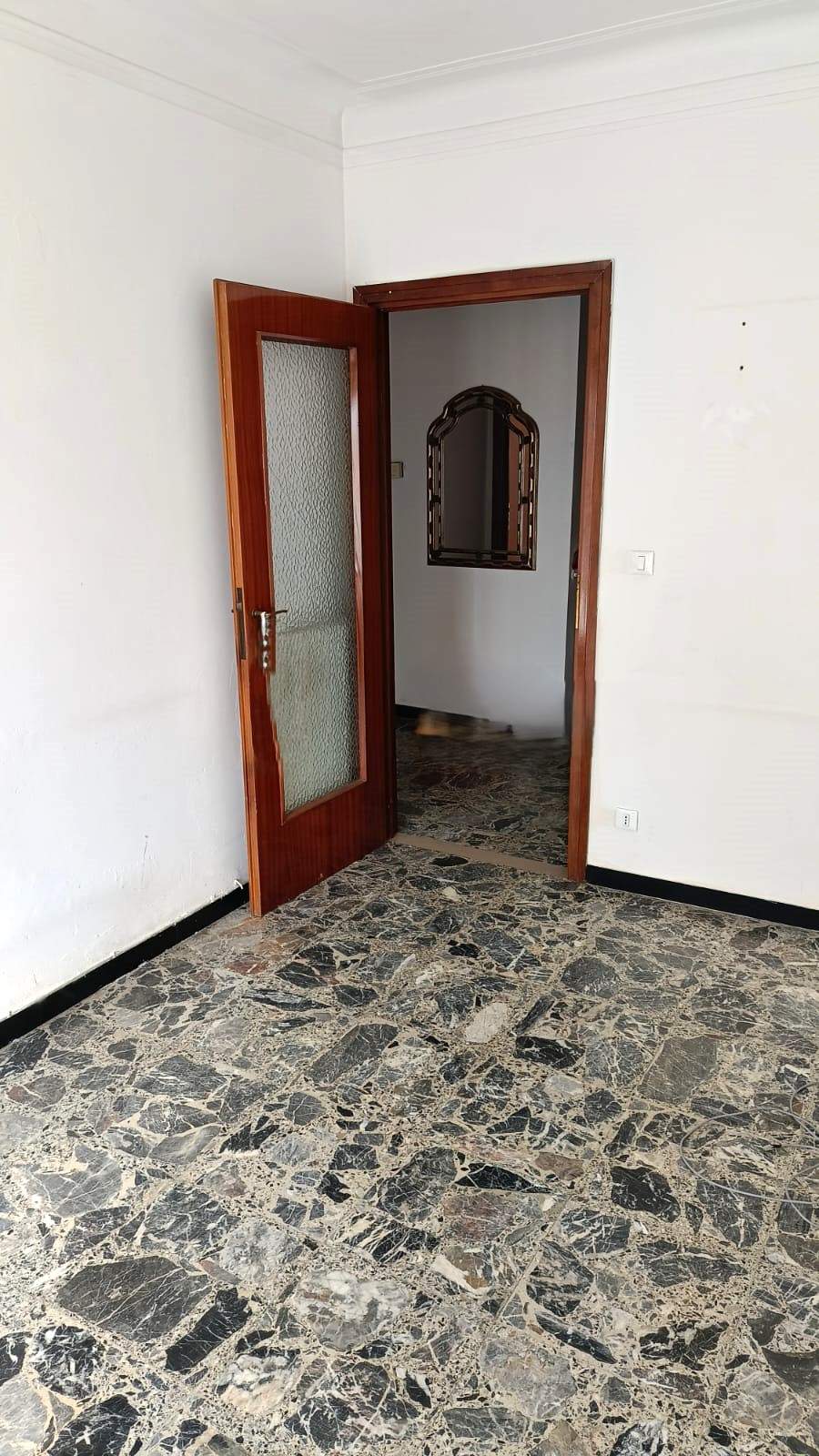 Sanremo, zona Via Dante / Baragallo, bilocale con balconi e vista mare parziale