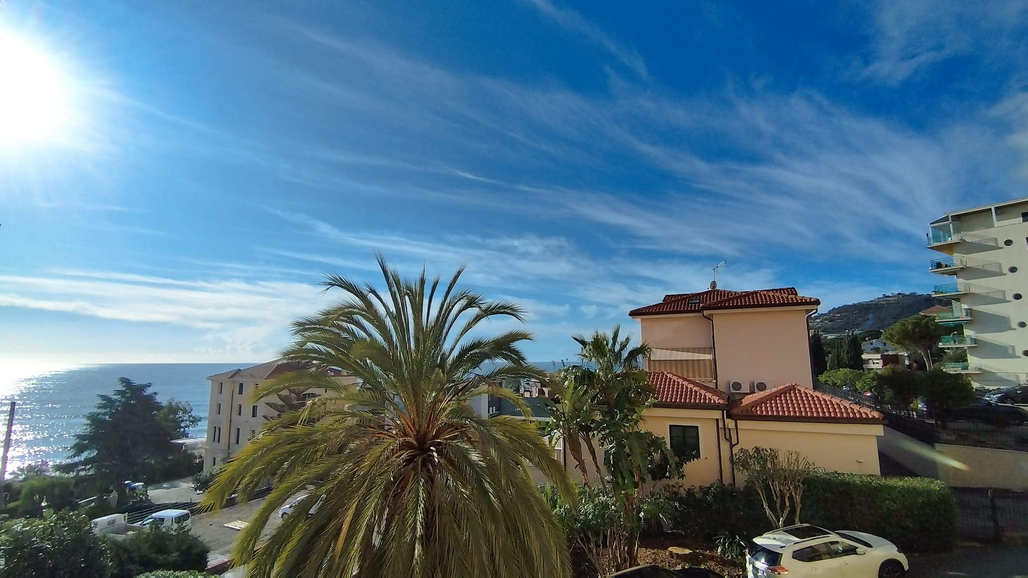 Sanremo, Trilocale ristrutturato con vista mare in zona Foce, via Padre Semeria