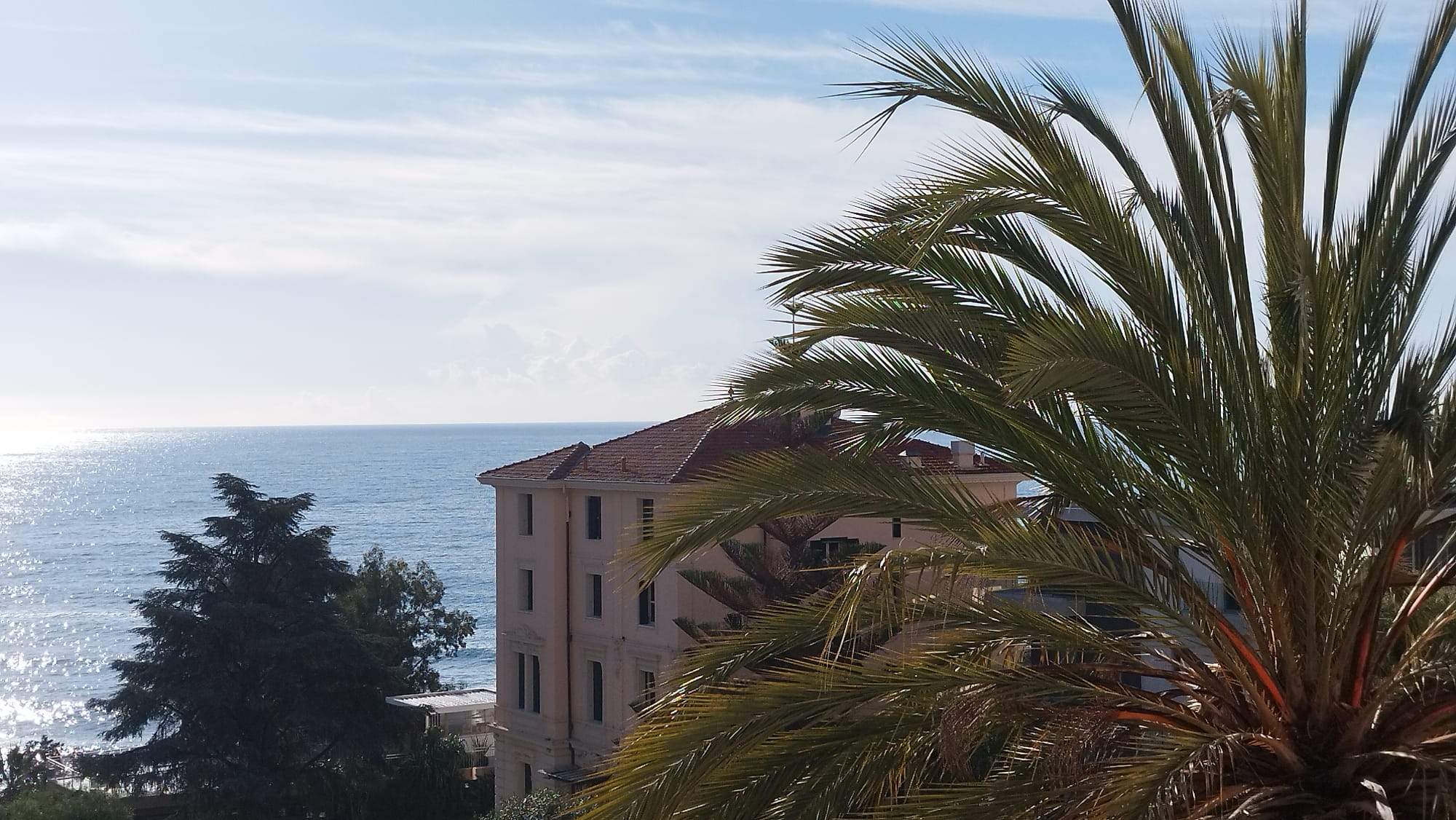 Sanremo, Trilocale ristrutturato con vista mare in zona Foce, via Padre Semeria