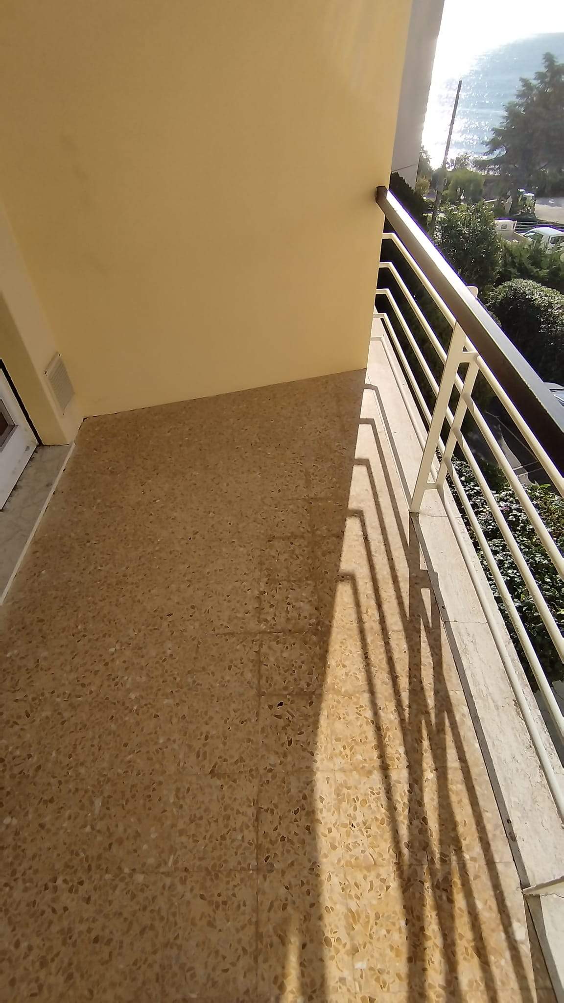 Sanremo, Trilocale ristrutturato con vista mare in zona Foce, via Padre Semeria