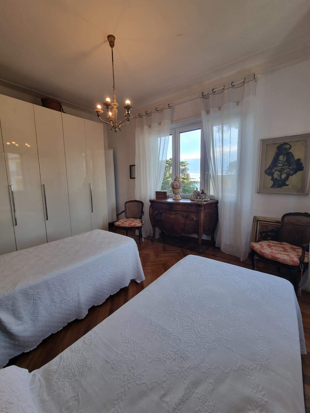 Zona Foce – Villa unifamiliare su 3 livelli con giardino, terrazzo e box auto