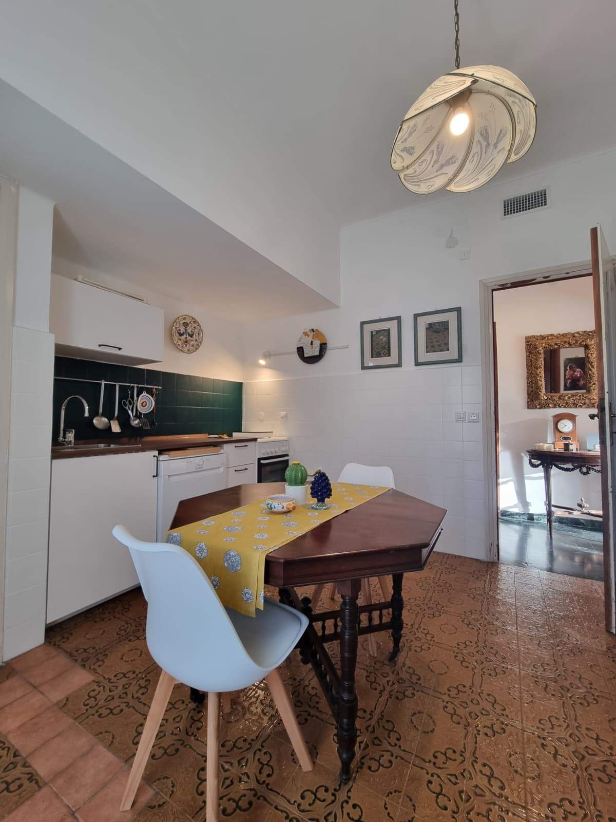 Zona Foce – Villa unifamiliare su 3 livelli con giardino, terrazzo e box auto