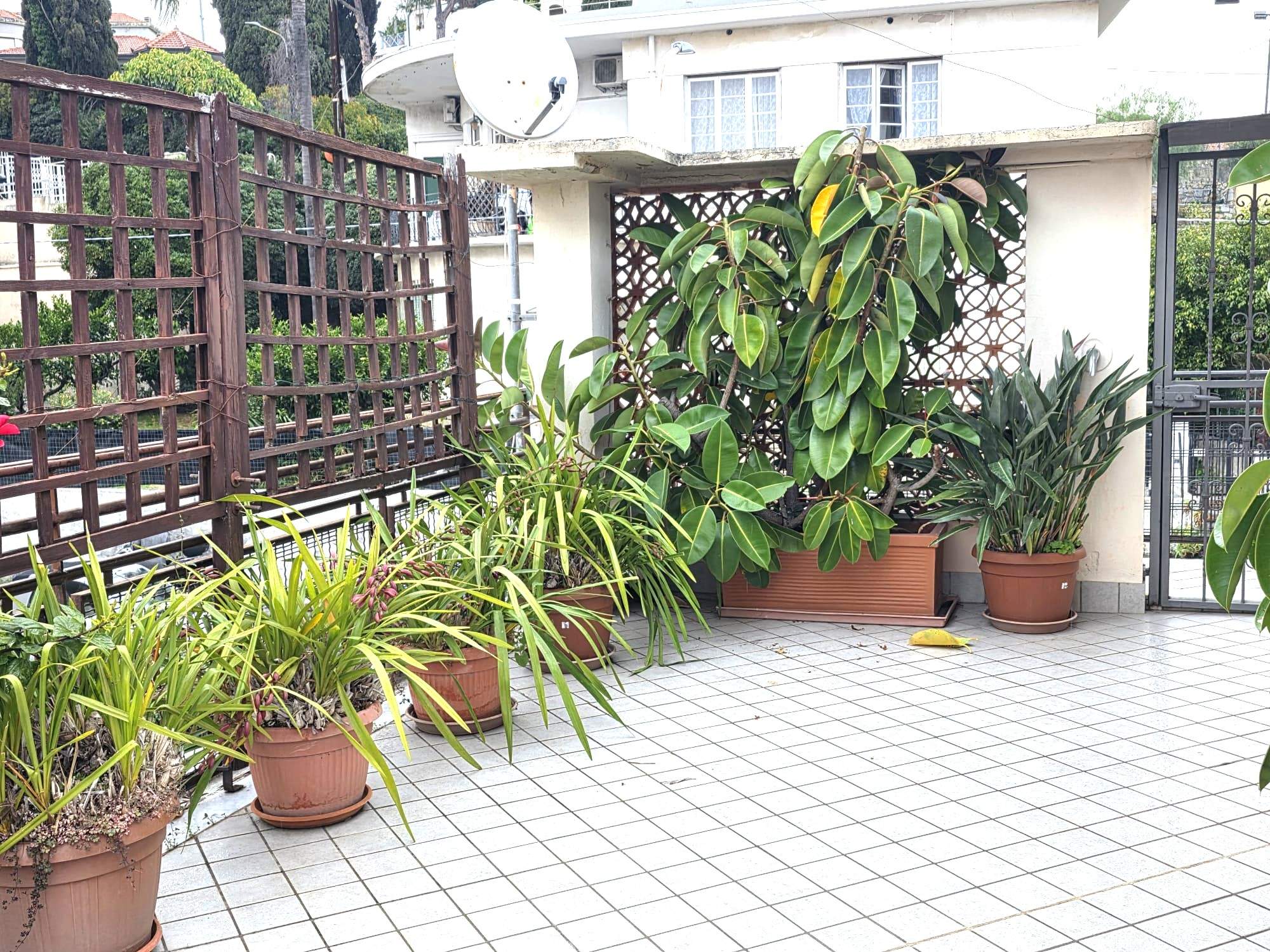 Sanremo, attico in casa indipendente in zona Foce / Solaro, con vista mare e terrazza perimetrale
