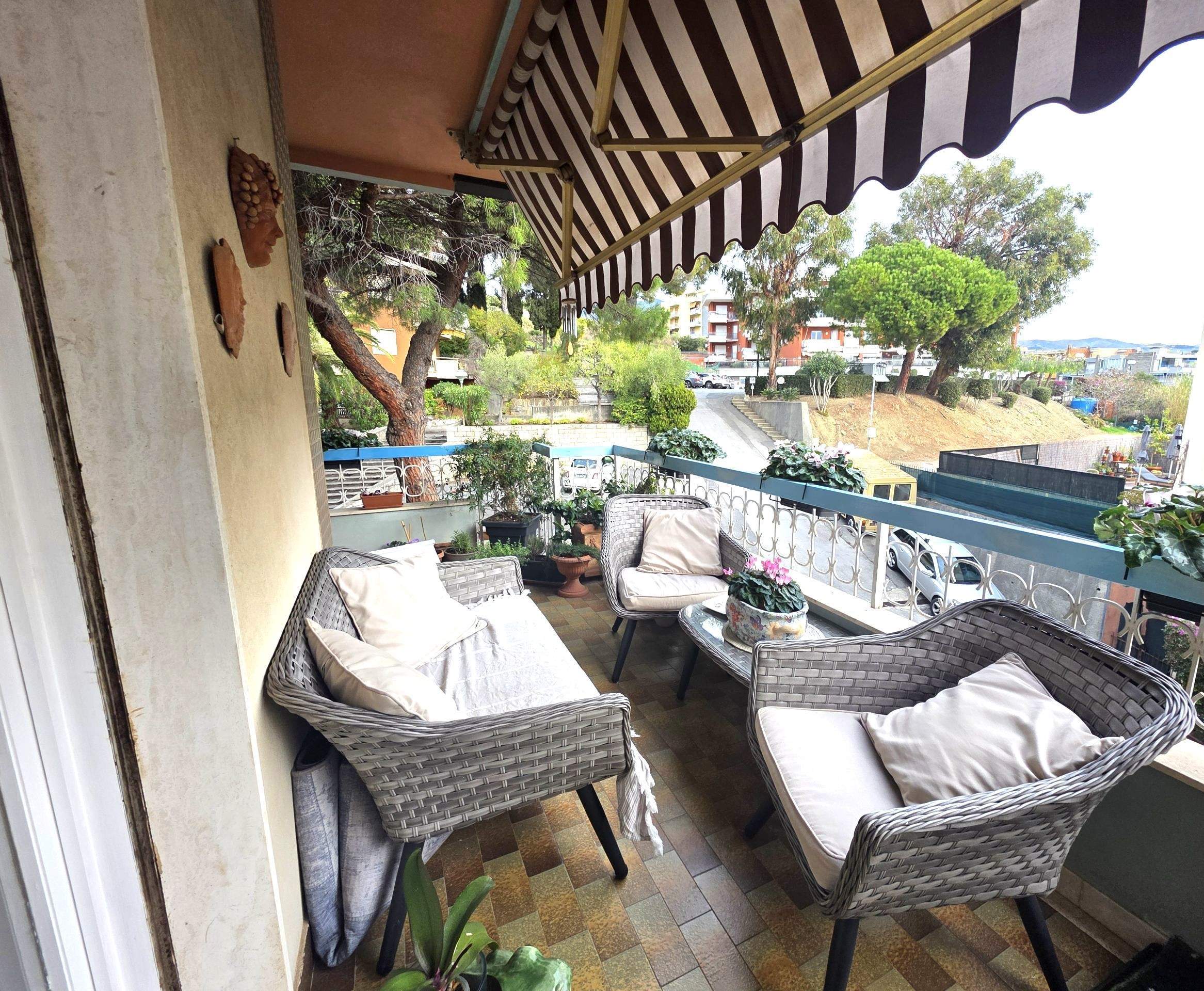 Sanremo, Via Padre Semeria – Bilocale ristrutturato con terrazzo vivibile, vista mare e vista verde