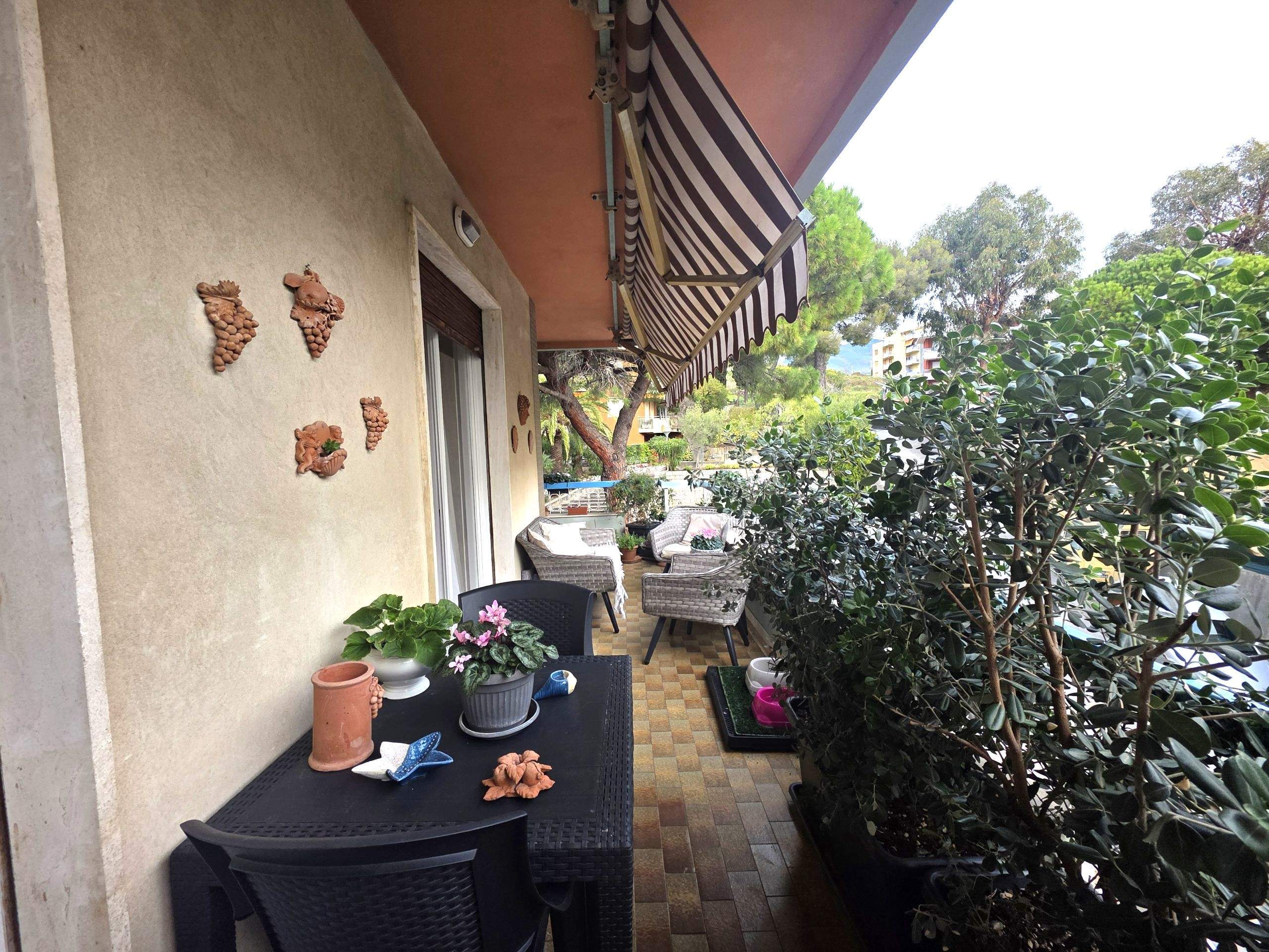 Sanremo, Via Padre Semeria – Bilocale ristrutturato con terrazzo vivibile, vista mare e vista verde