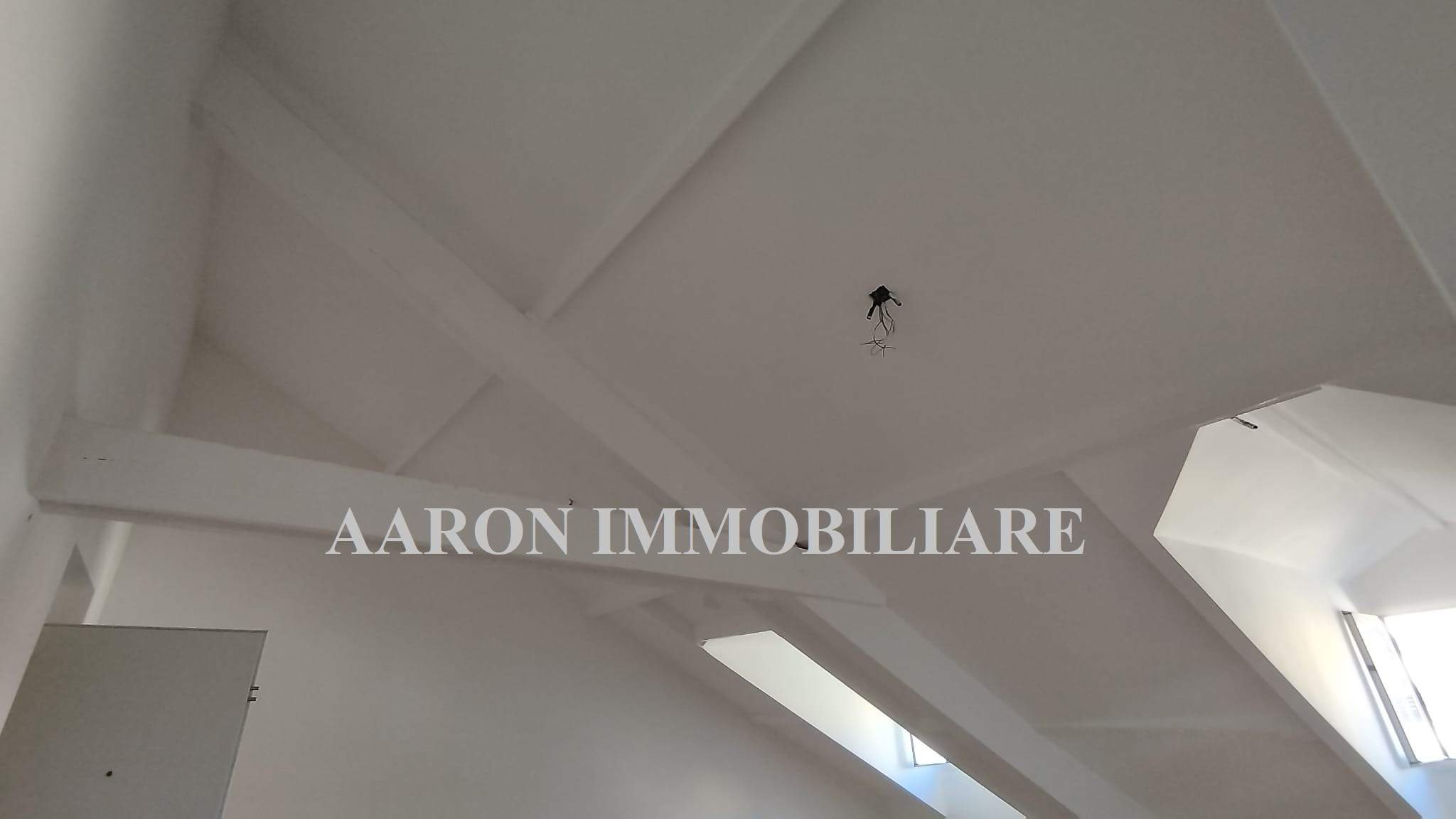 Sanremo, centralissimo, trilocale mansardato,  ristrutturato.