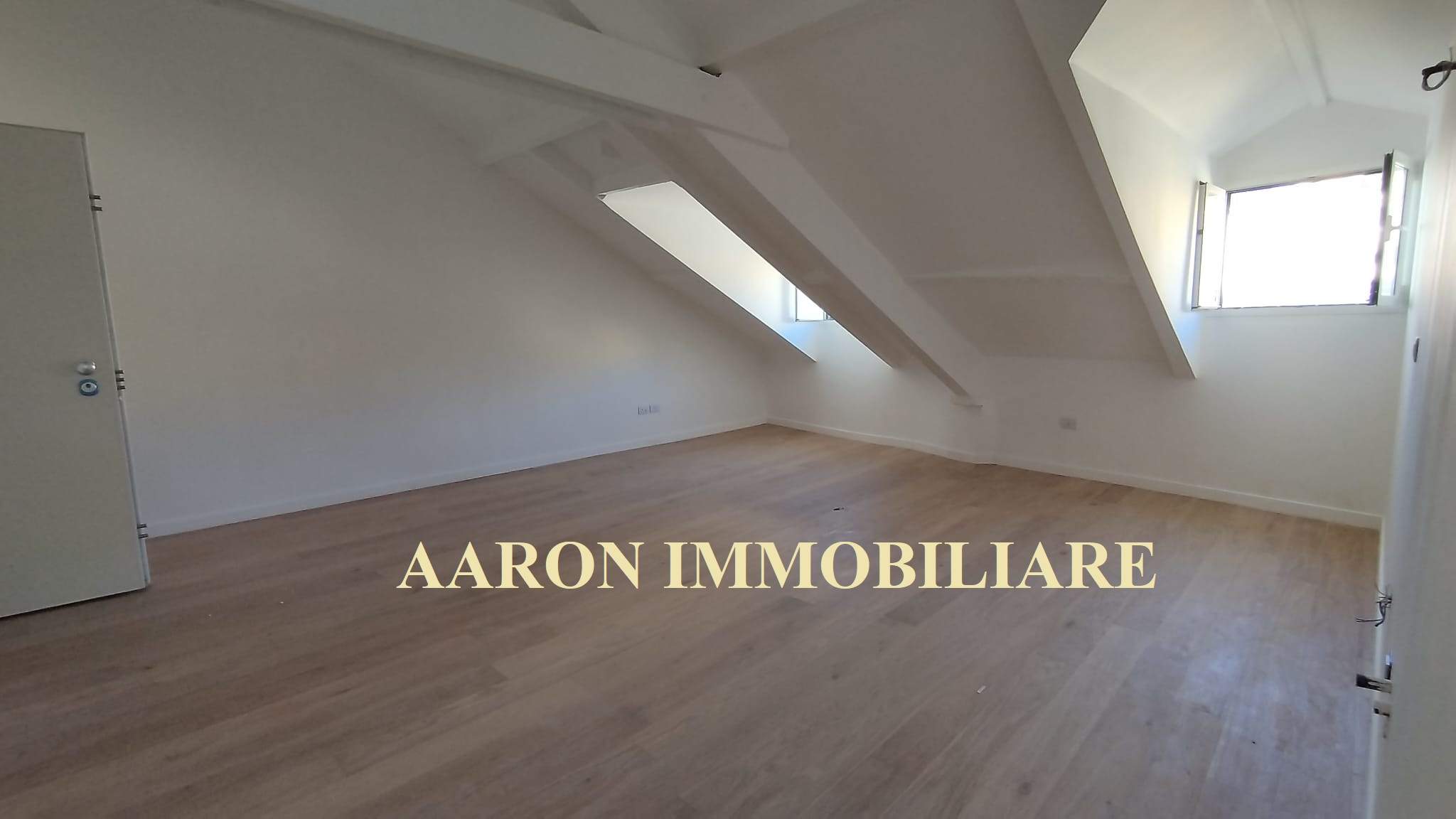 Sanremo, centralissimo, trilocale mansardato,  ristrutturato.