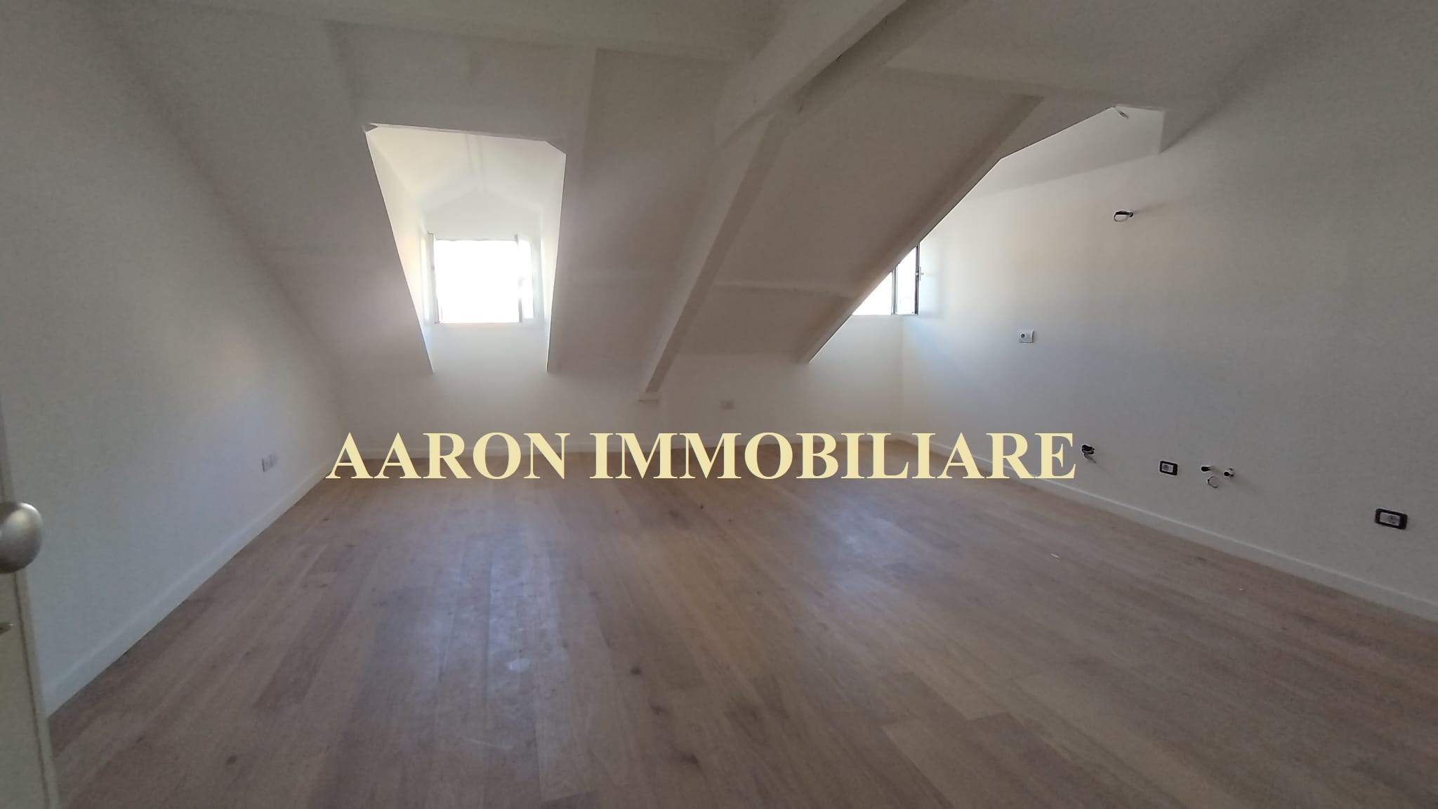 Sanremo, centralissimo, trilocale mansardato,  ristrutturato.