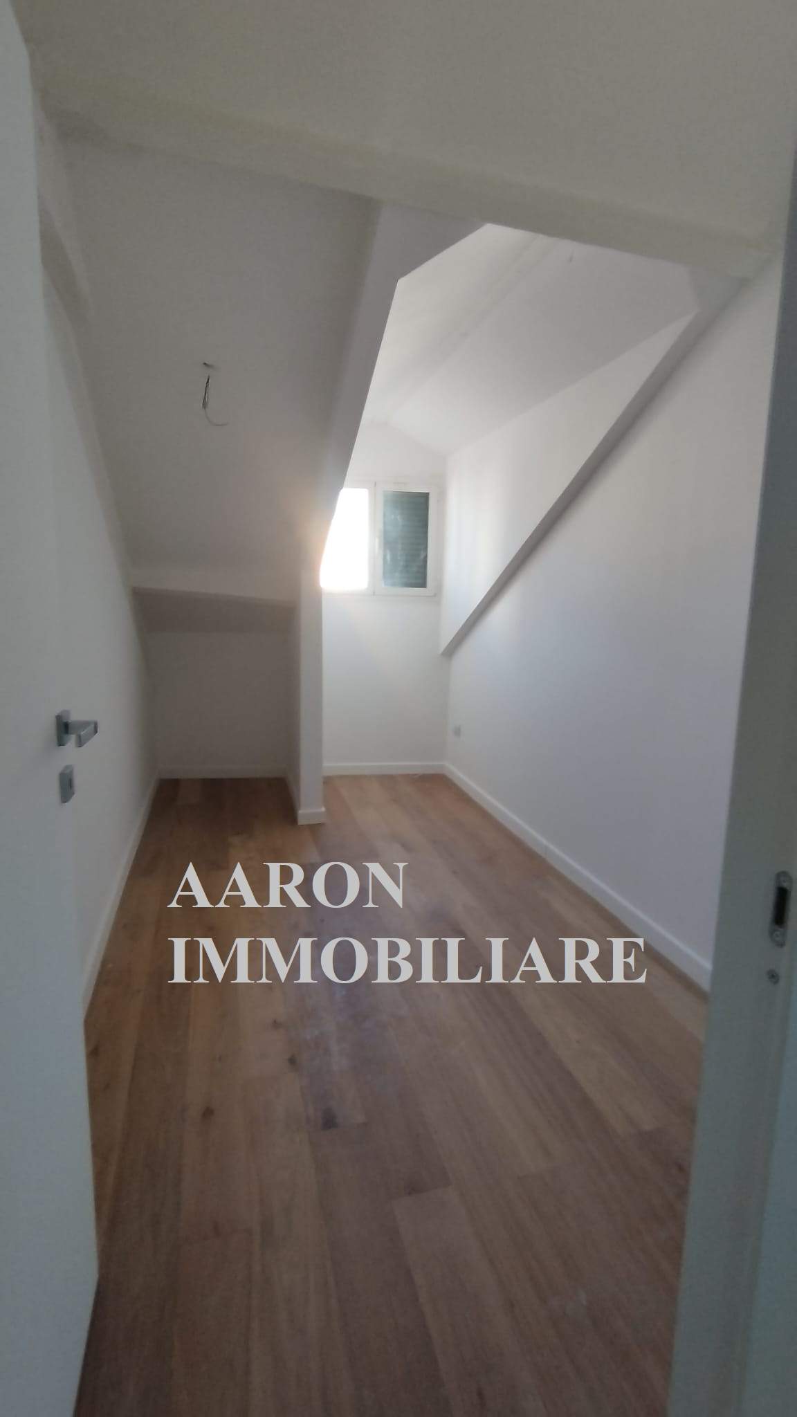 Sanremo, centralissimo, trilocale mansardato,  ristrutturato.