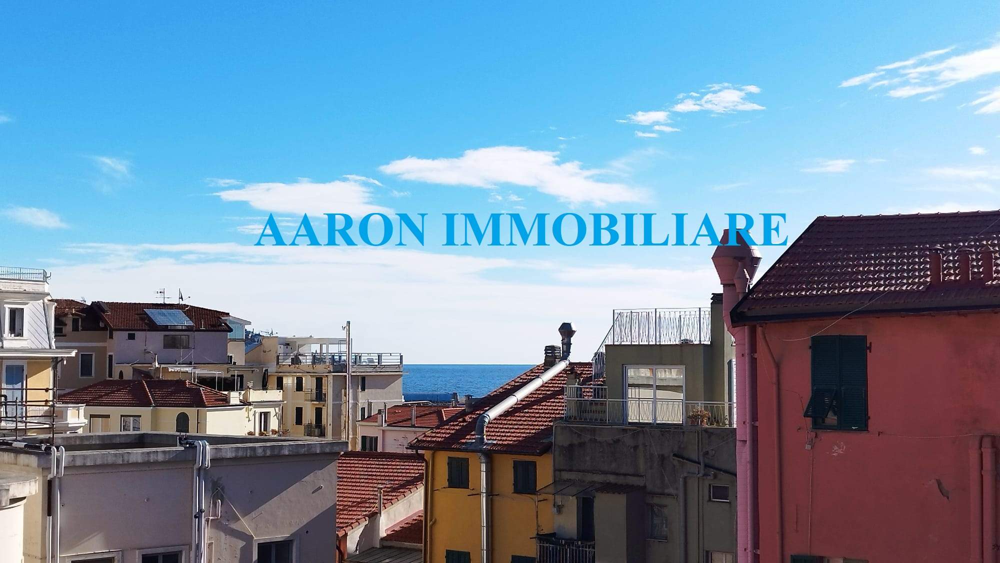 Sanremo, centralissimo, trilocale mansardato,  ristrutturato.