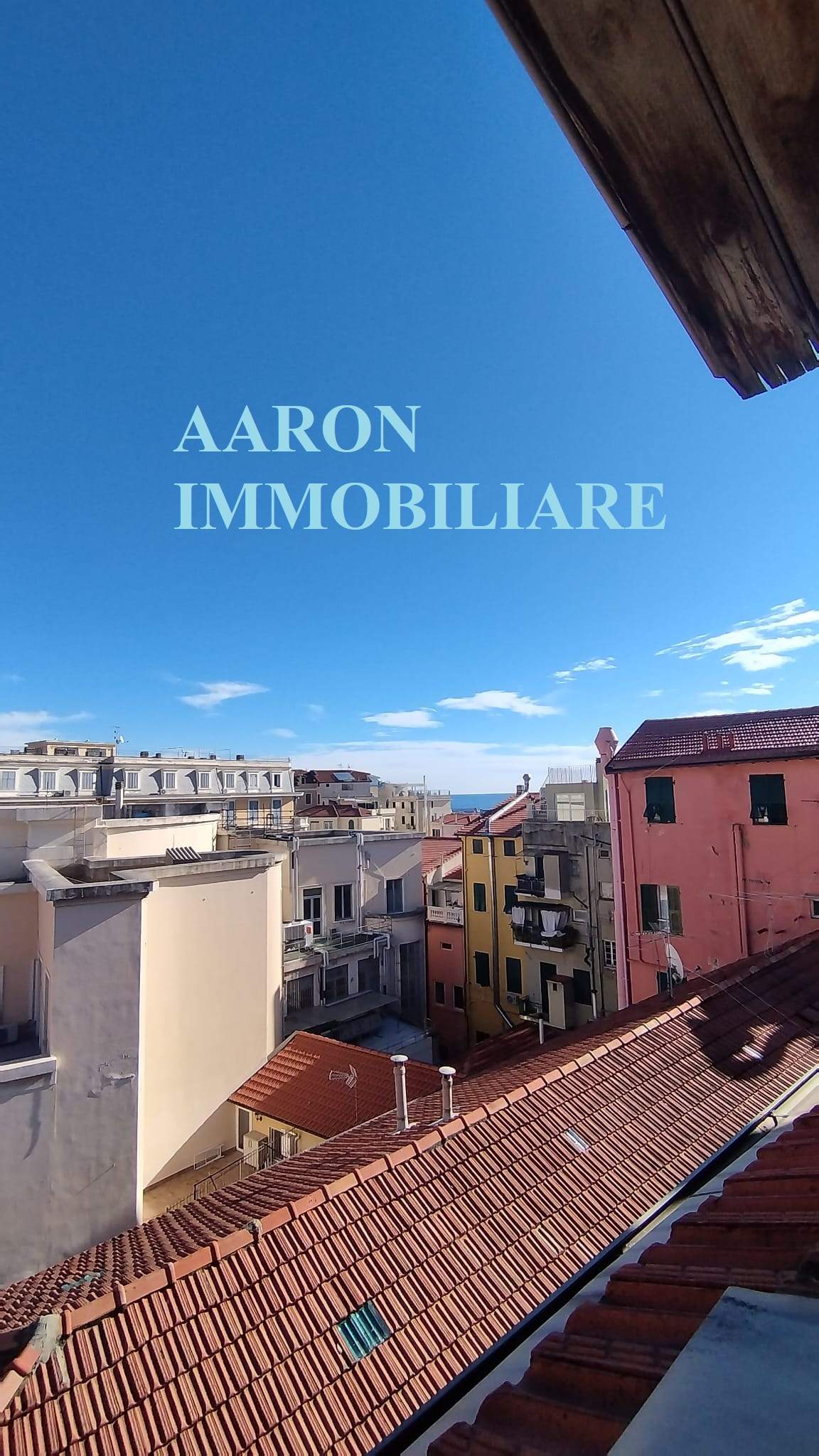 Sanremo, centralissimo, trilocale mansardato,  ristrutturato.