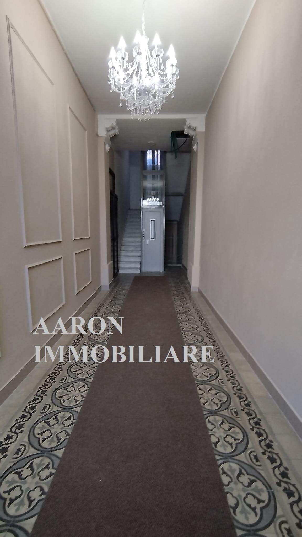 Sanremo, centralissimo, trilocale duplex su due livelli, ristrutturato.