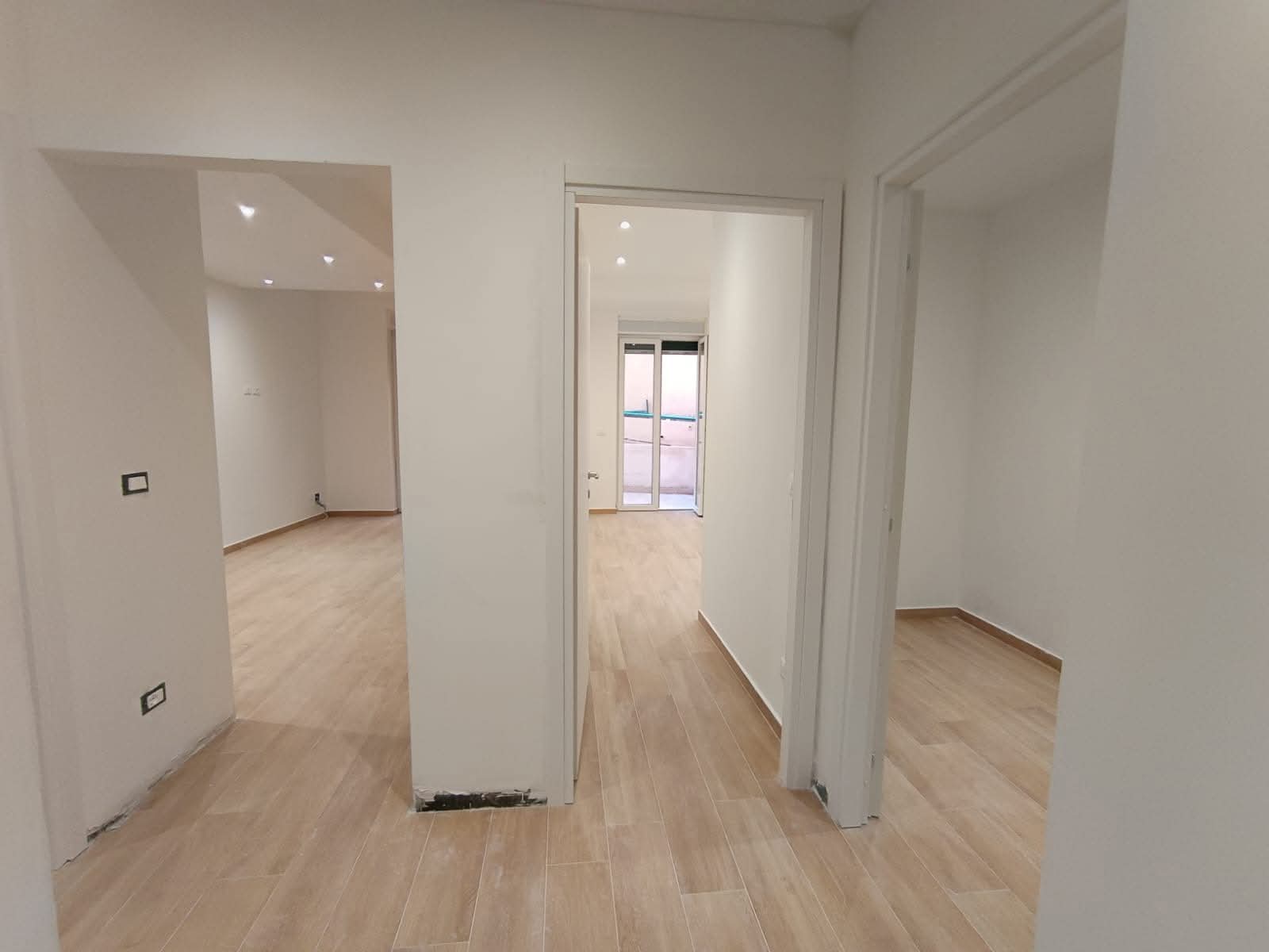Sanremo, trilocale ristrutturato in Via Volta, a pochi metri da Corso Garibaldi. 