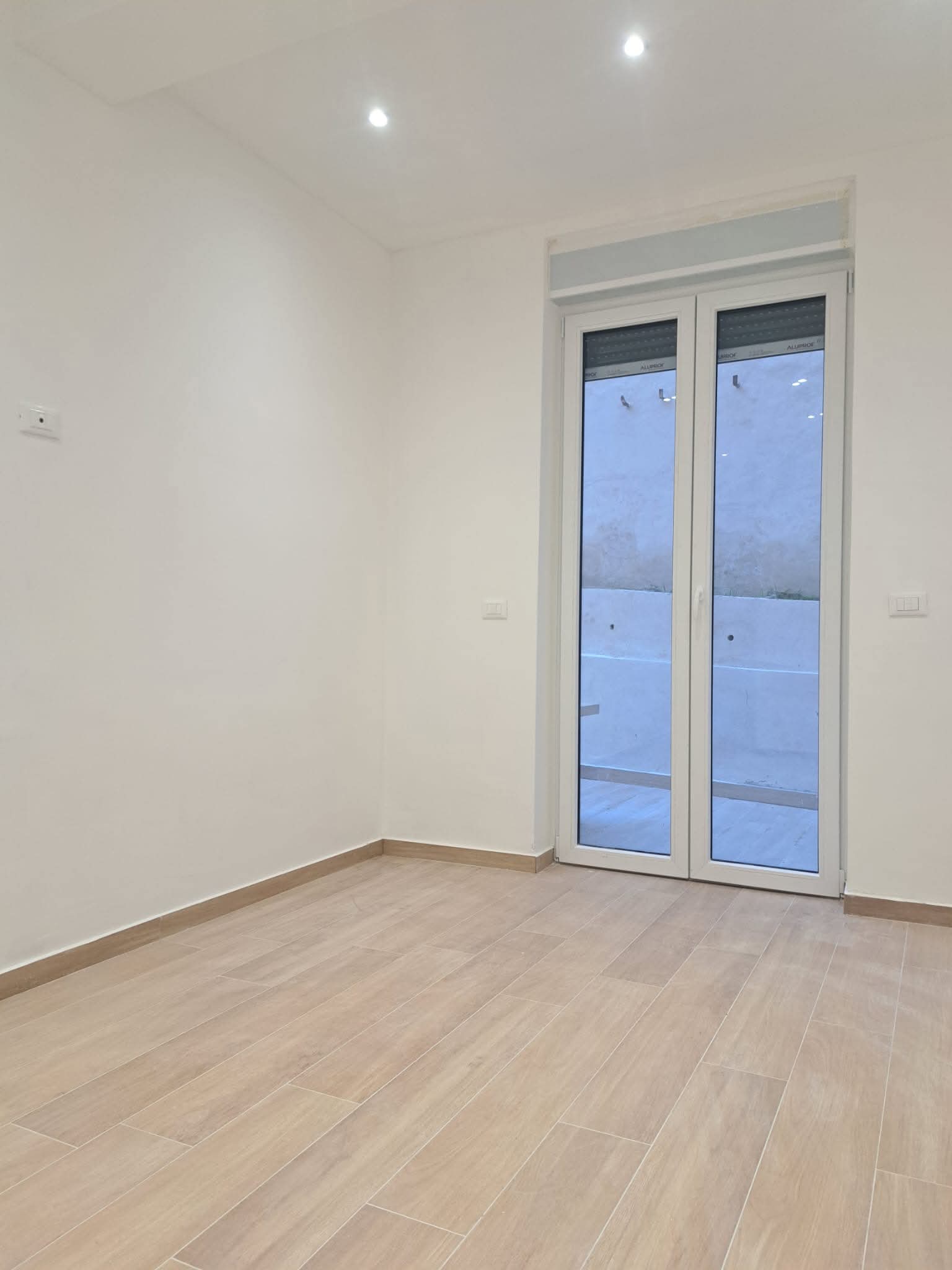 Sanremo, trilocale ristrutturato in Via Volta, a pochi metri da Corso Garibaldi. 