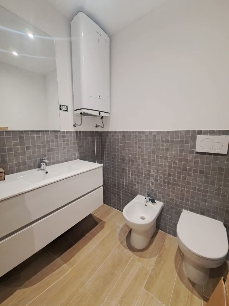 Sanremo, trilocale ristrutturato in Via Volta, a pochi metri da Corso Garibaldi. 
