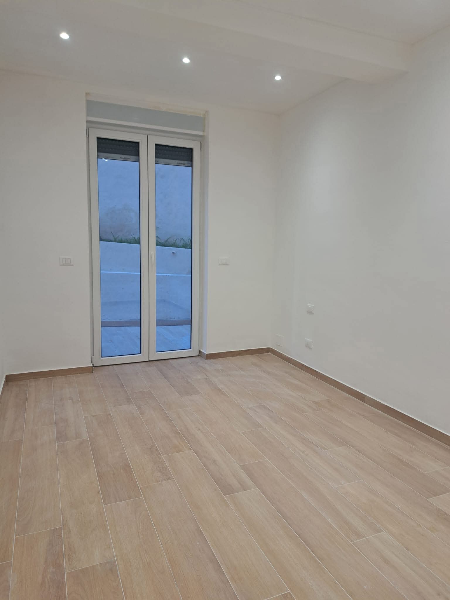 Sanremo, trilocale ristrutturato in Via Volta, a pochi metri da Corso Garibaldi. 