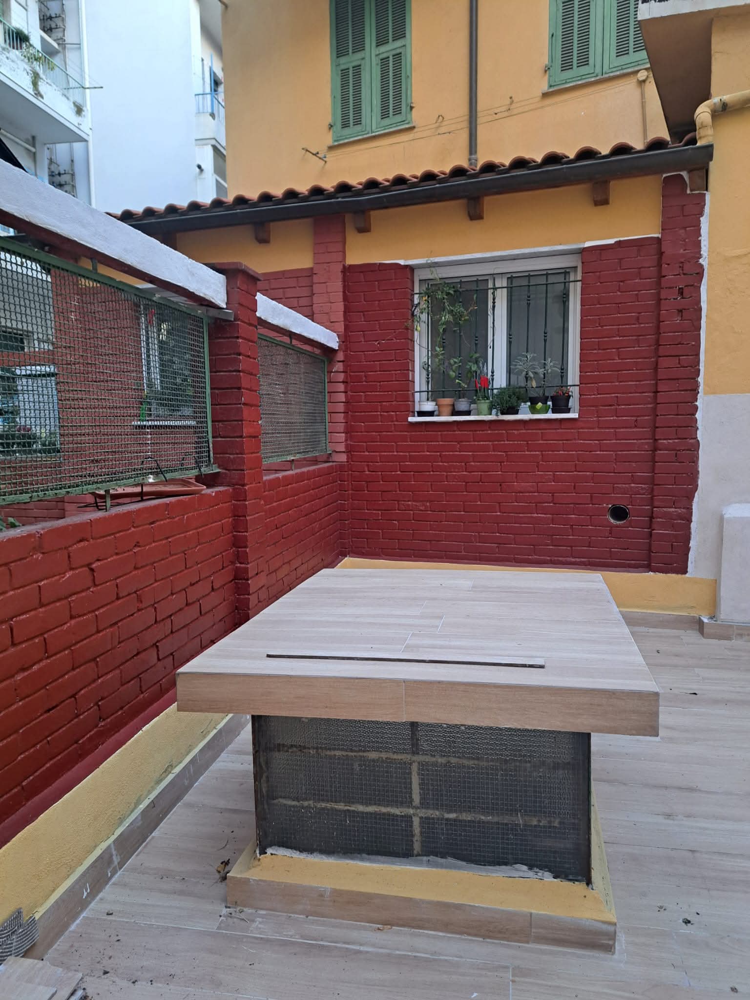 Sanremo, trilocale ristrutturato in Via Volta, a pochi metri da Corso Garibaldi. 