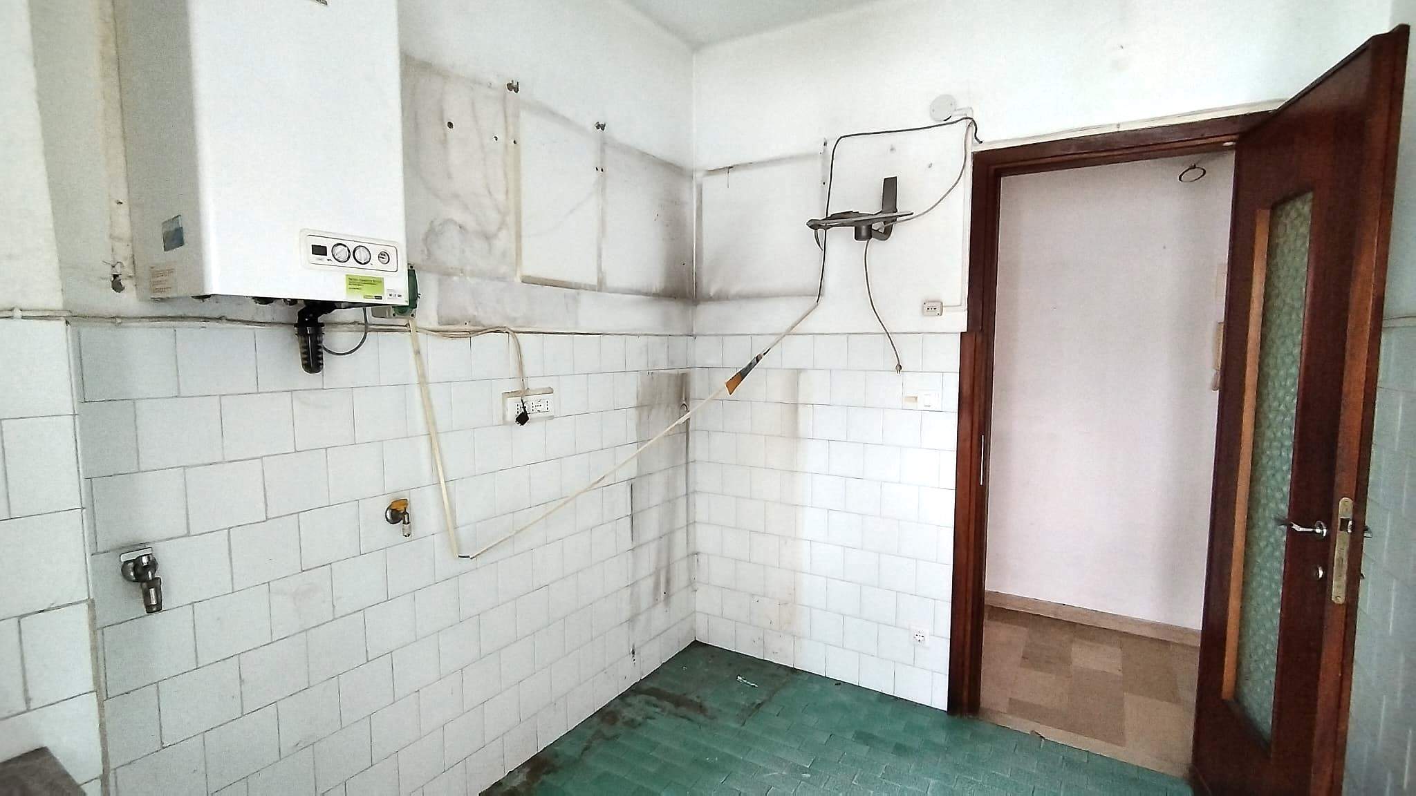 Bilocale, centralissimo, con doppio ingresso e tranquillità. Piano alto con ascensore, a 2 minuti a piedi da Piazza Colombo