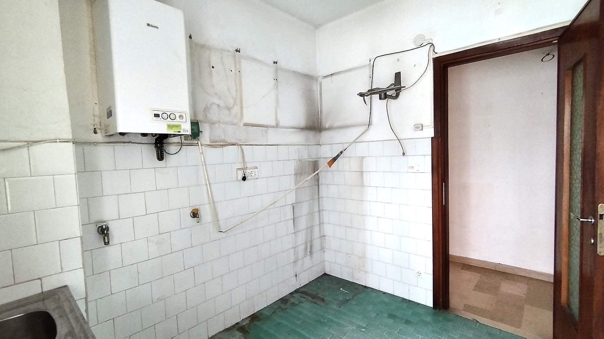 Bilocale, centralissimo, con doppio ingresso e tranquillità. Piano alto con ascensore, a 2 minuti a piedi da Piazza Colombo