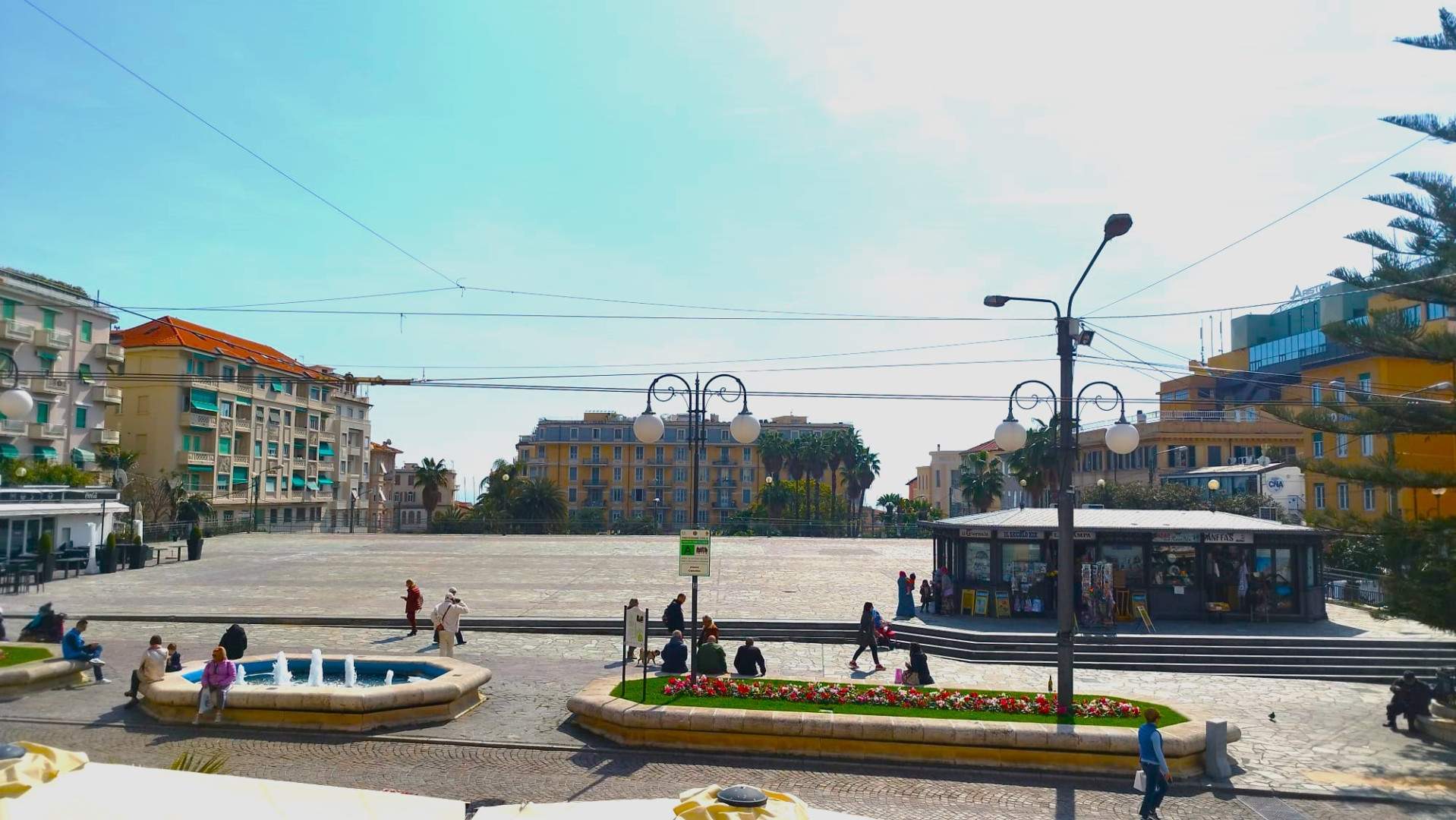 Sanremo, centralissimo, trilocale mansardato,  ristrutturato.